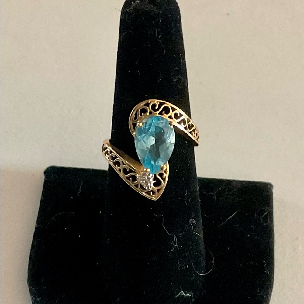 NEW 2.50 CT NATURAL Blue Topaz and Diamond 14K Yellow Gold Filigree Bypass Ring